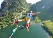 开云体育平台APP-攻防之王，山呼海啸之夜，詹姆斯如何主宰季后赛的每一寸土地？