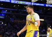 开云平台-NBA球员成功复出，表现令人振奋，球队士气高涨