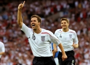 开云体育登录-英格兰队小将崭露头角，备战国家比赛