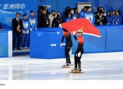 开云下载-运动员们在赛场上争分夺秒，争取胜利