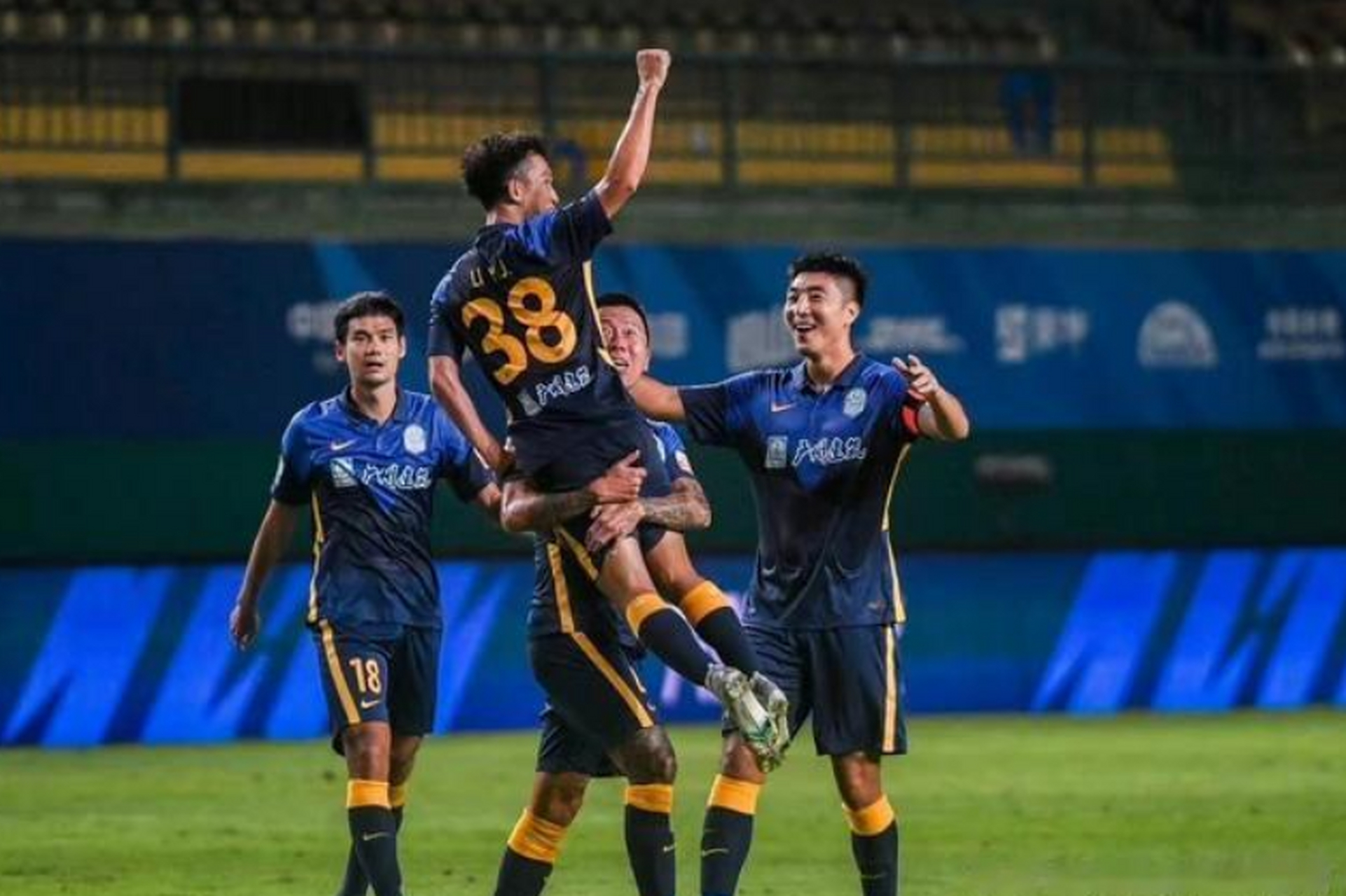 关于激烈争夺悬念涌现,球队展示决战实力的信息 关于激烈争夺悬念涌现,球队展示决战实力的信息