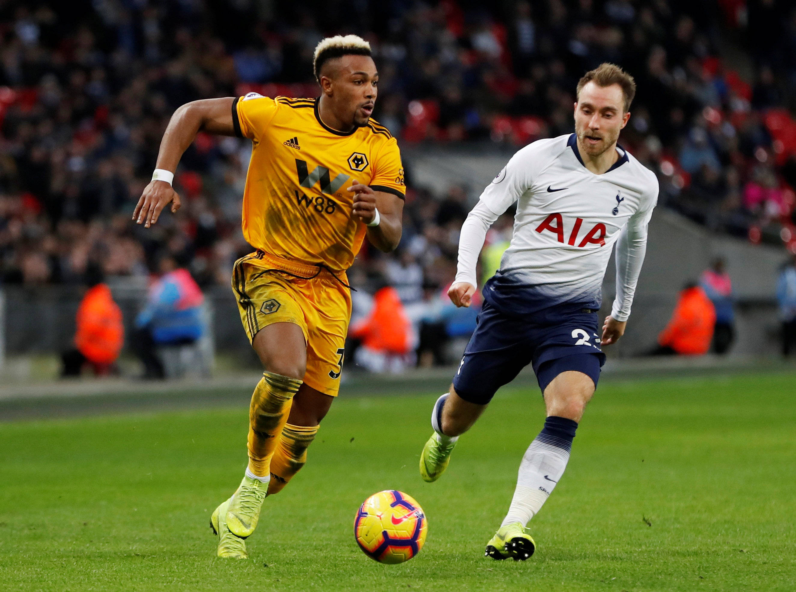 狼队客战埃弗顿，英超成功晋级之路不容有失的简单介绍