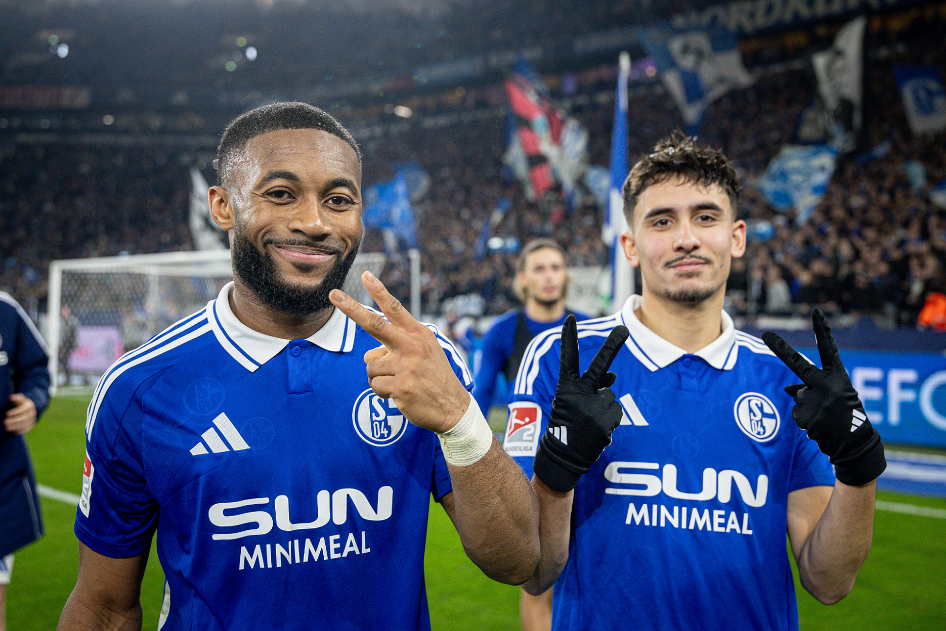 关于沙尔克队获得胜利,晋级德国杯赛第四轮的信息 关于沙尔克队获得胜利,晋级德国杯赛第四轮的信息