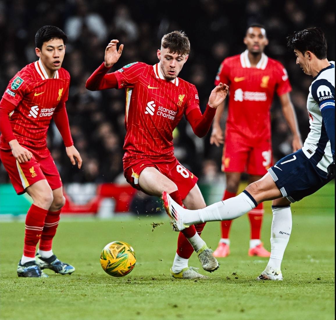 关于利物浦后卫伤愈归队，战术板重新调整备战下一场比赛的信息