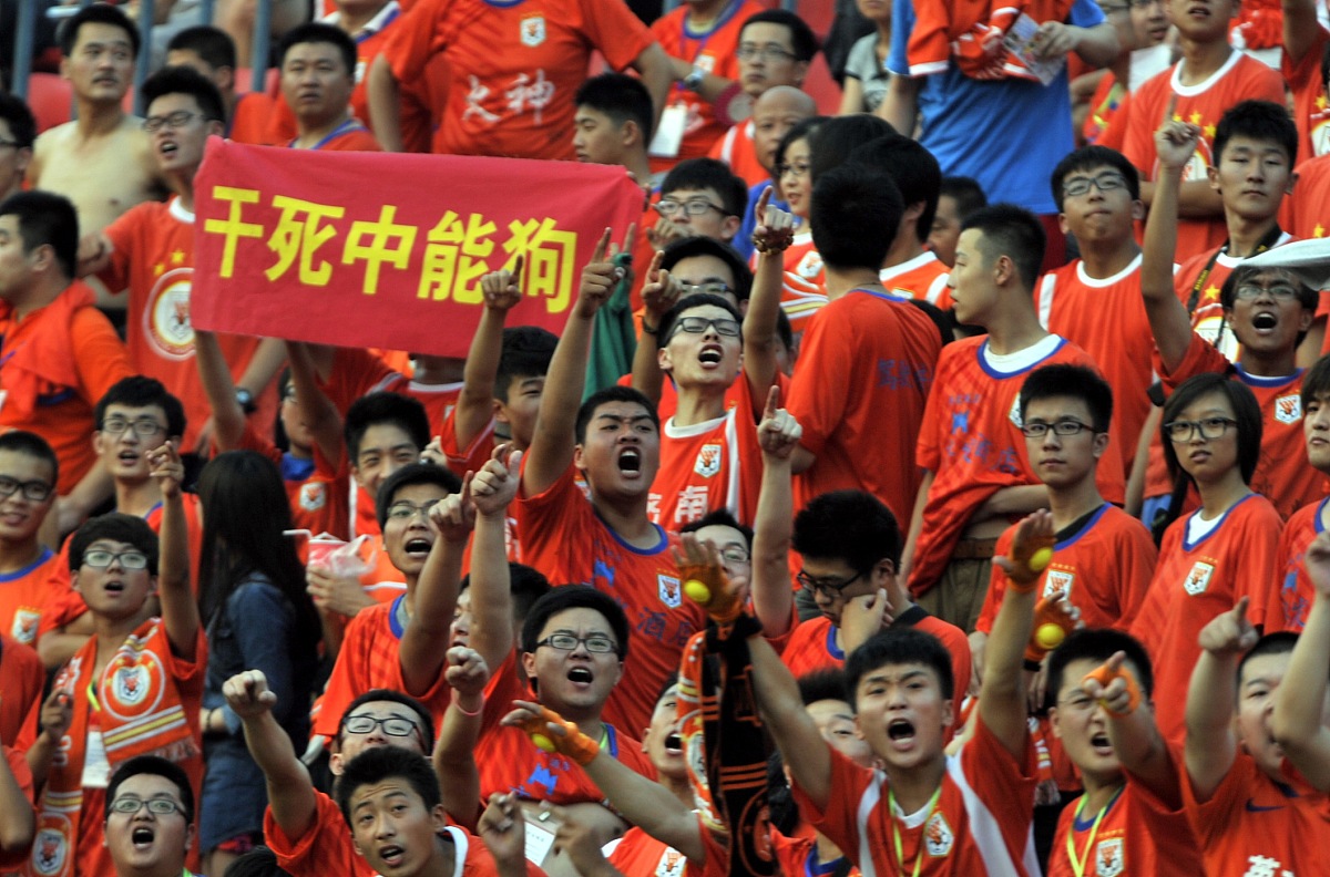 足球盛事中中国队赢得完美胜利，引爆赛场狂欢