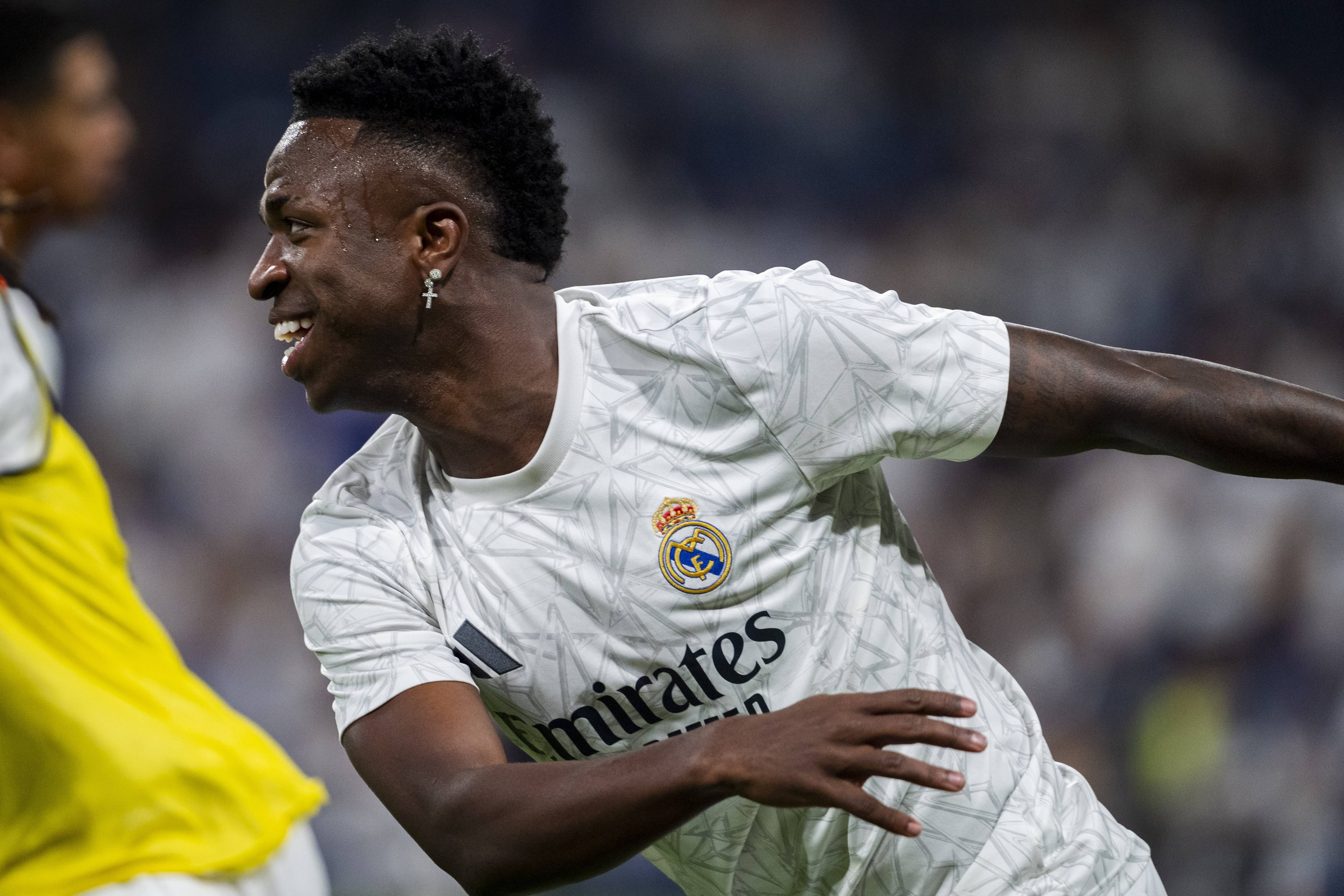 皇马再胜曼联，继续欧冠之路斩获胜利的简单介绍