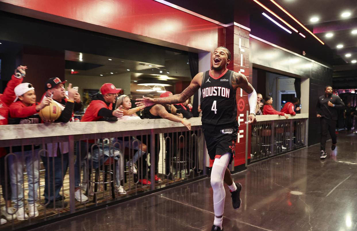 球队合作默契十足，赛场发挥抢眼的简单介绍