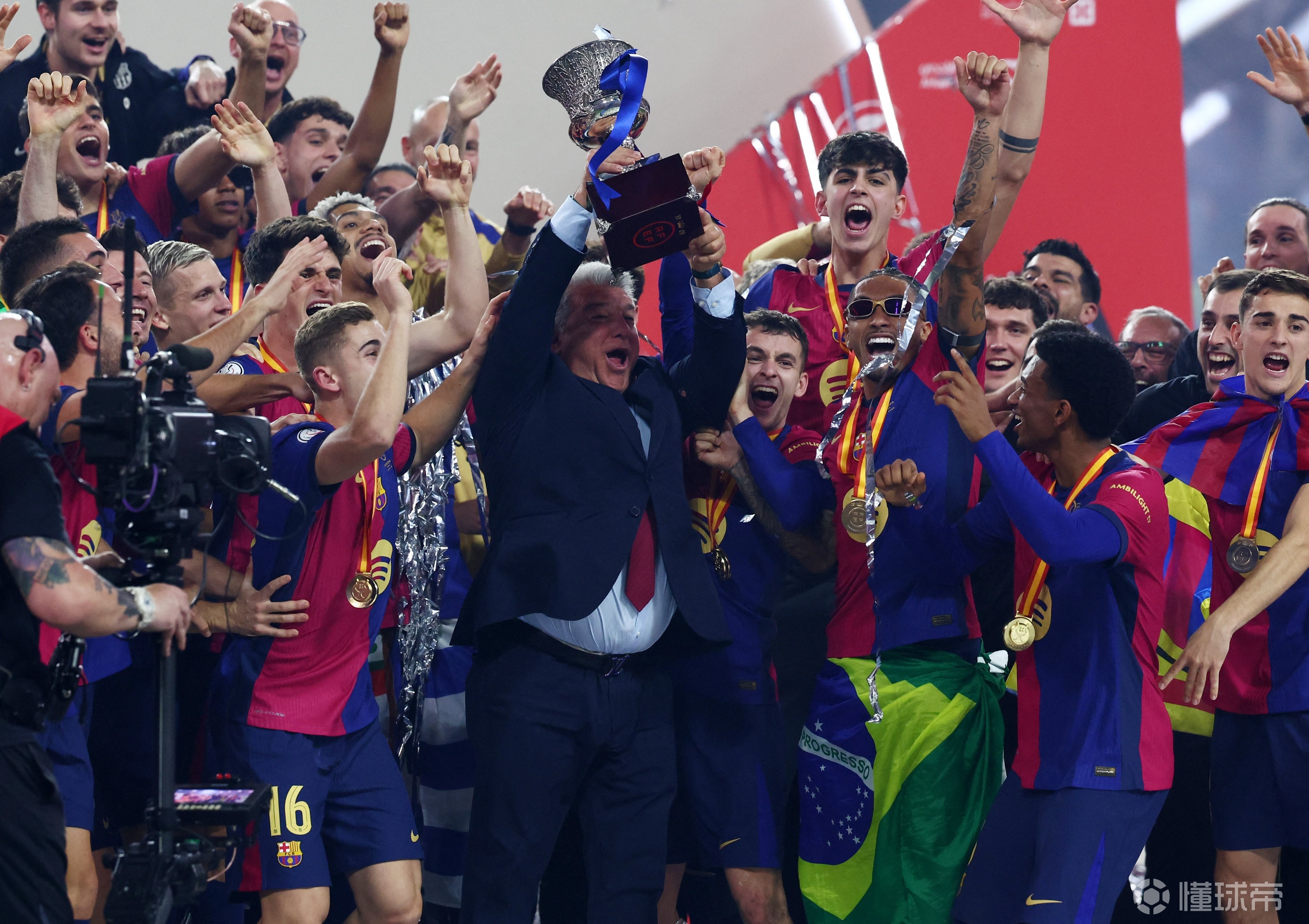 巴塞罗那主场击败瓦伦西亚，夺得晋级资格