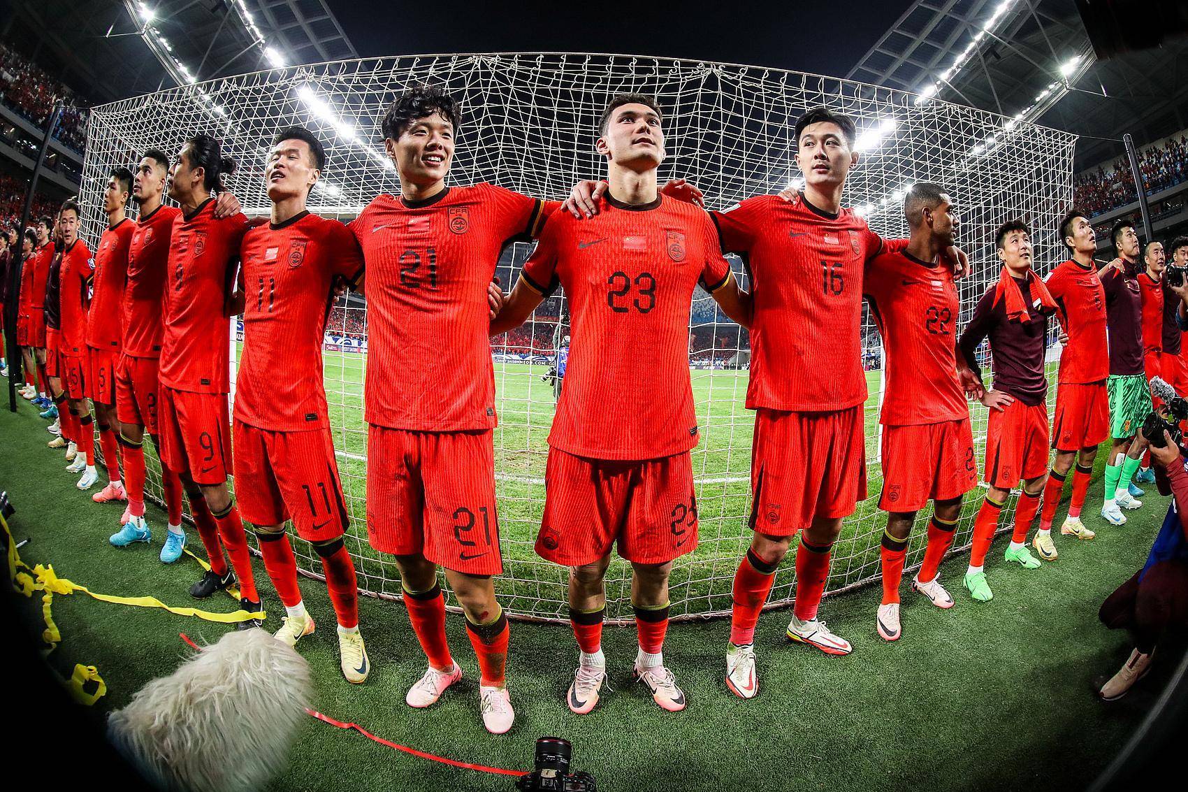 赛场上的对手，华夫堡球员展现出色状态