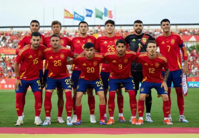 关于西班牙队备战遇困扰，教练组调整战术的信息