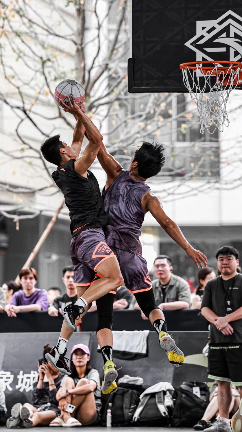 精湛技艺再次展现,球员们赛场风采令人赞叹的简单介绍 精湛技艺再次展现,球员们赛场风采令人赞叹的简单介绍