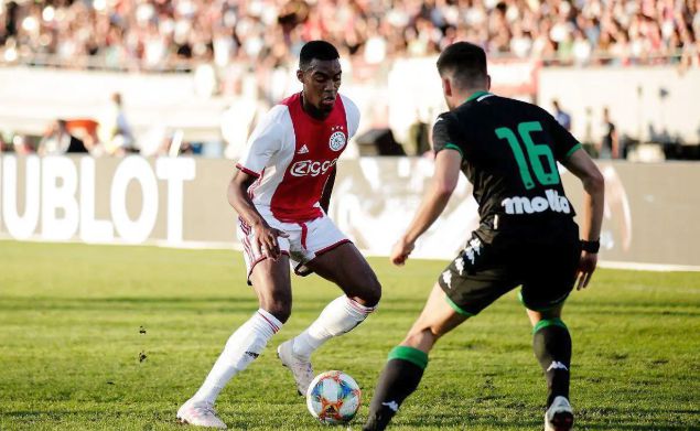 包含伯恩茅斯后卫受伤将缺席接下来的比赛的词条