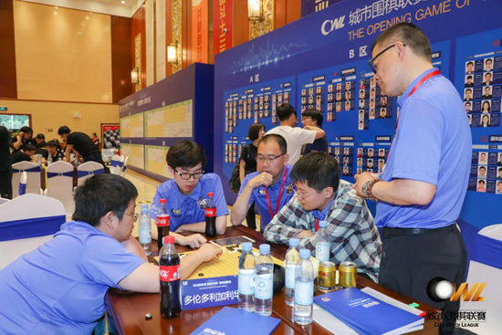 强手如云的比赛中出现紧张情绪，团队团结一致的简单介绍