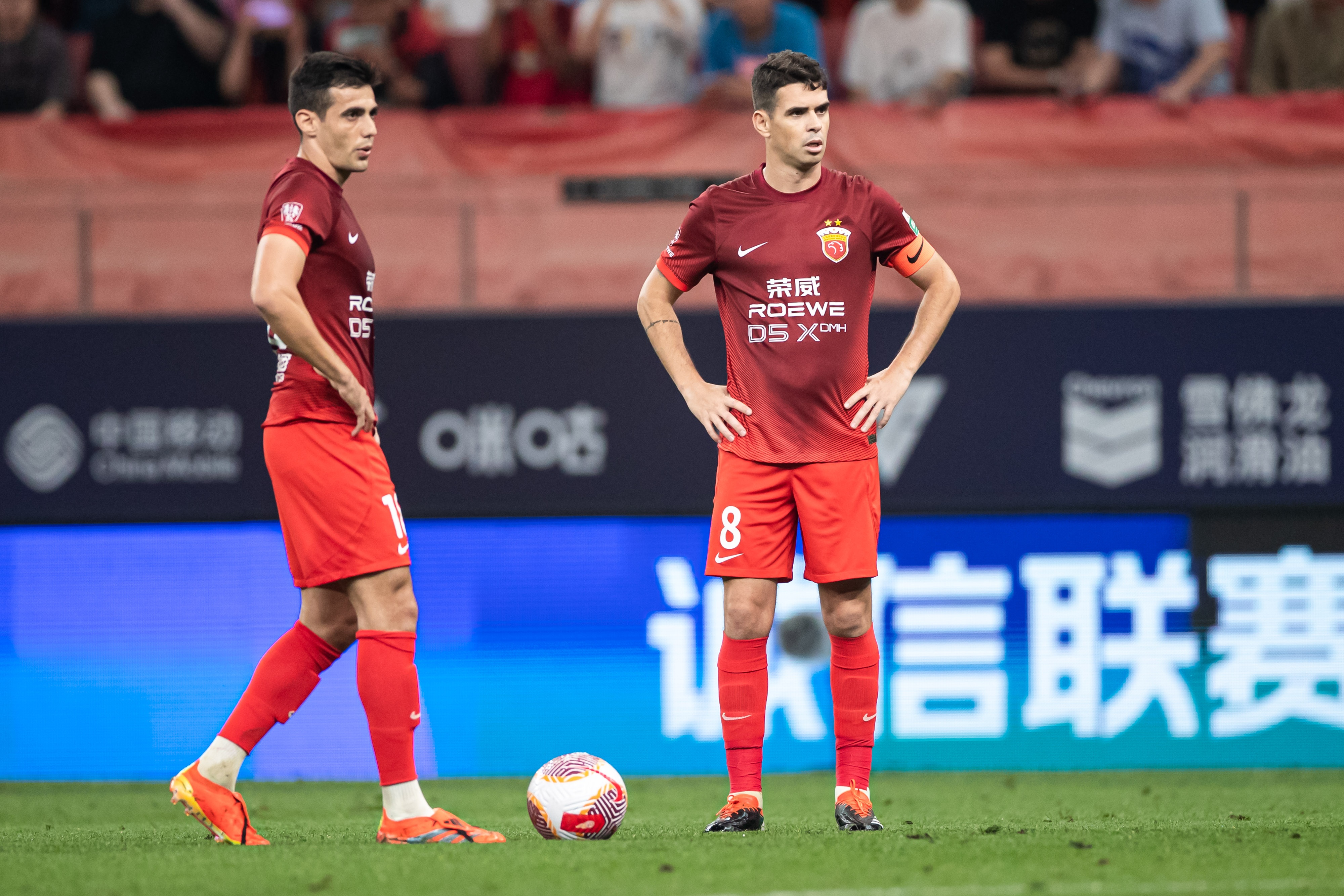 包含欧洲赛场强强对决频频上演,球迷热情高涨的词条 包含欧洲赛场强强对决频频上演,球迷热情高涨的词条