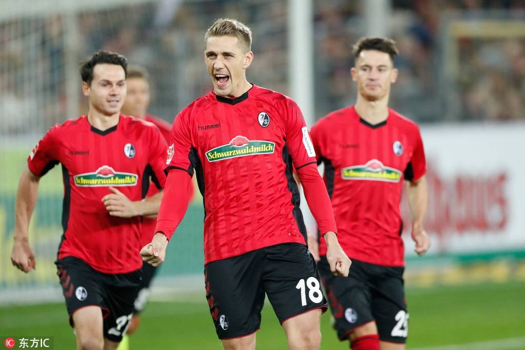 沃尔夫斯堡球员全力以赴获得胜利的简单介绍 沃尔夫斯堡球员全力以赴获得胜利的简单介绍