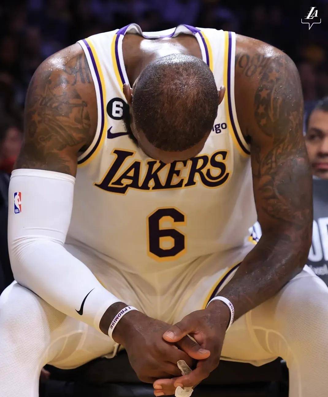 关于主场作战失利,湖人队面临季后赛压力的信息 关于主场作战失利,湖人队面临季后赛压力的信息