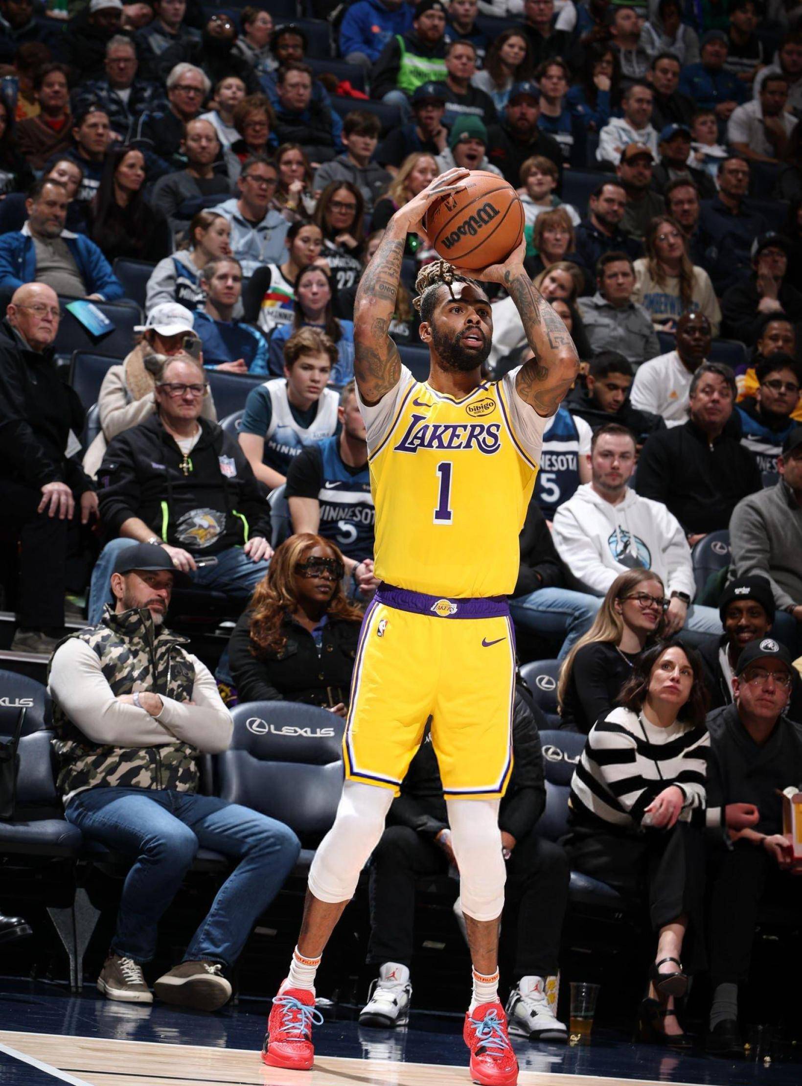 关于主场作战失利,湖人队面临季后赛压力的信息 关于主场作战失利,湖人队面临季后赛压力的信息