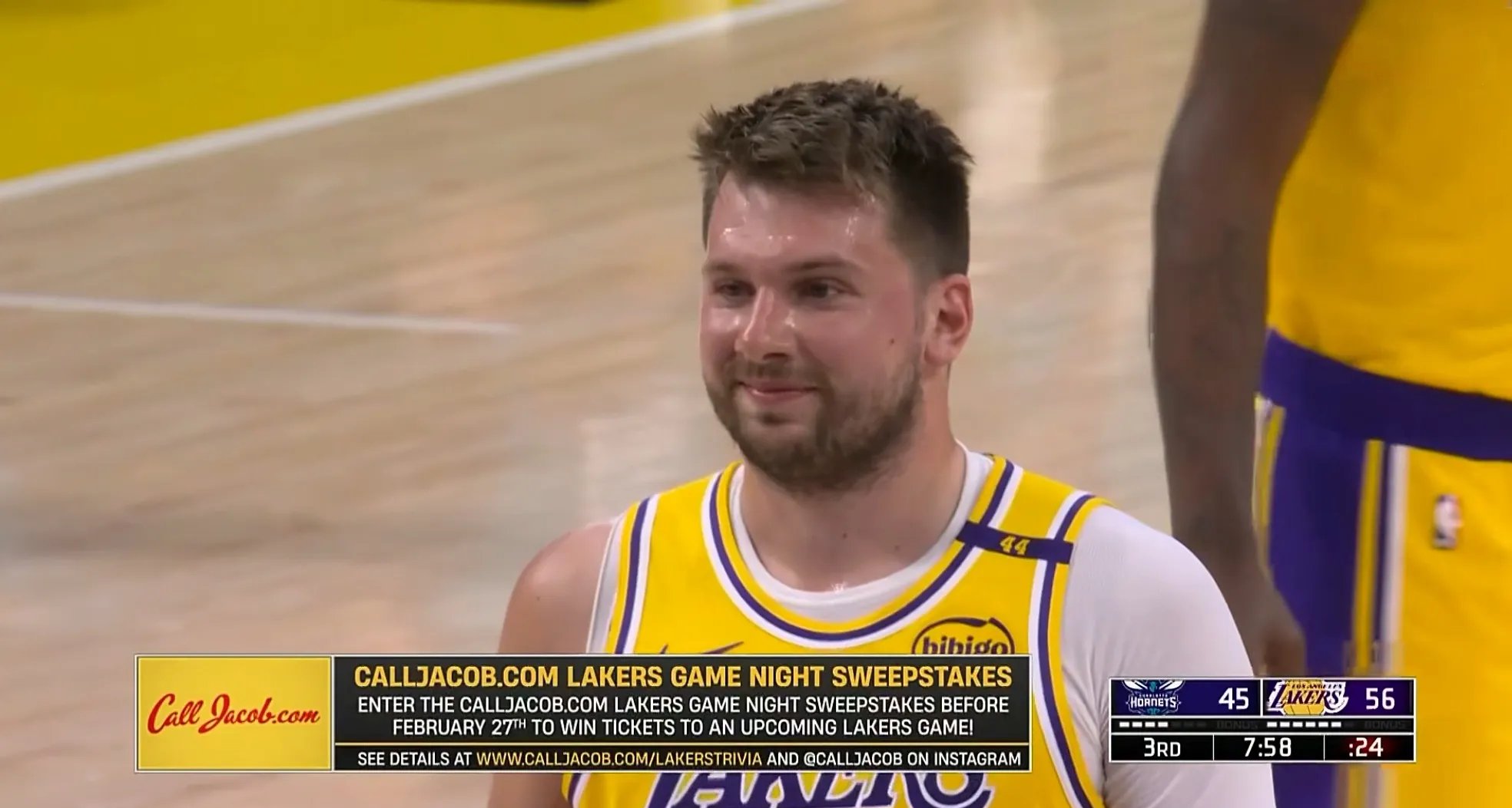 湖人队稳坐总决赛宝座,领先对手一场 湖人队稳坐总决赛宝座,领先对手一场