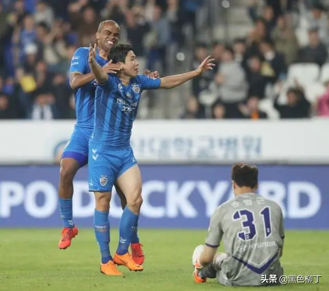 包含蔚山现代强势登顶，领跑小组赛淘汰赛的词条