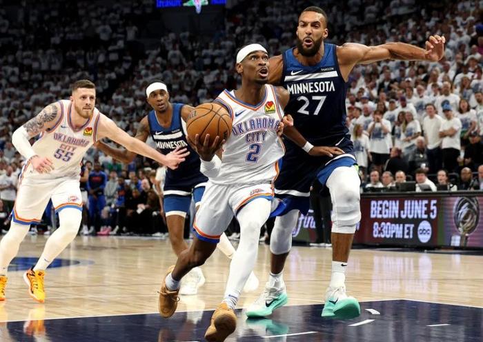 美国篮球名将抢眼登场,无懈可击 美国篮球名将抢眼登场,无懈可击