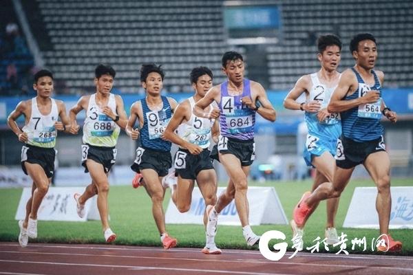 田径赛场选手实力对决,全力拼搏 田径赛场选手实力对决,全力拼搏