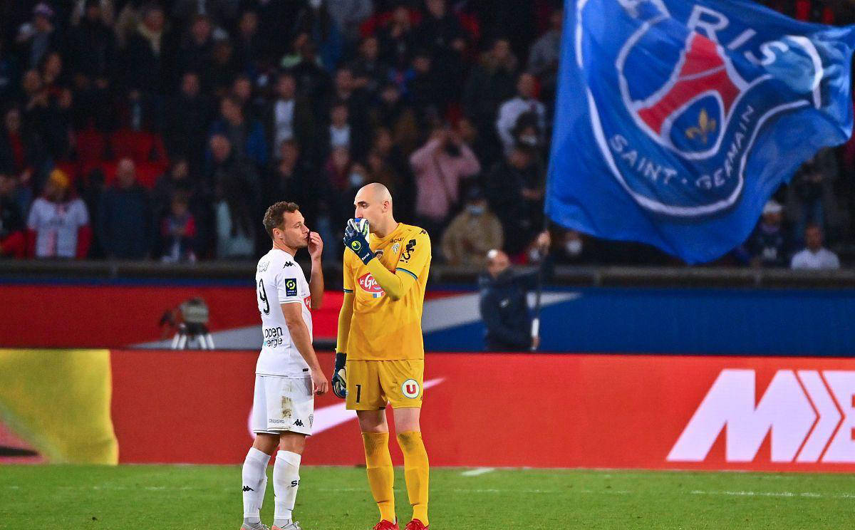 关于巴黎圣日耳曼轻取昂热,继续领先的信息 关于巴黎圣日耳曼轻取昂热,继续领先的信息