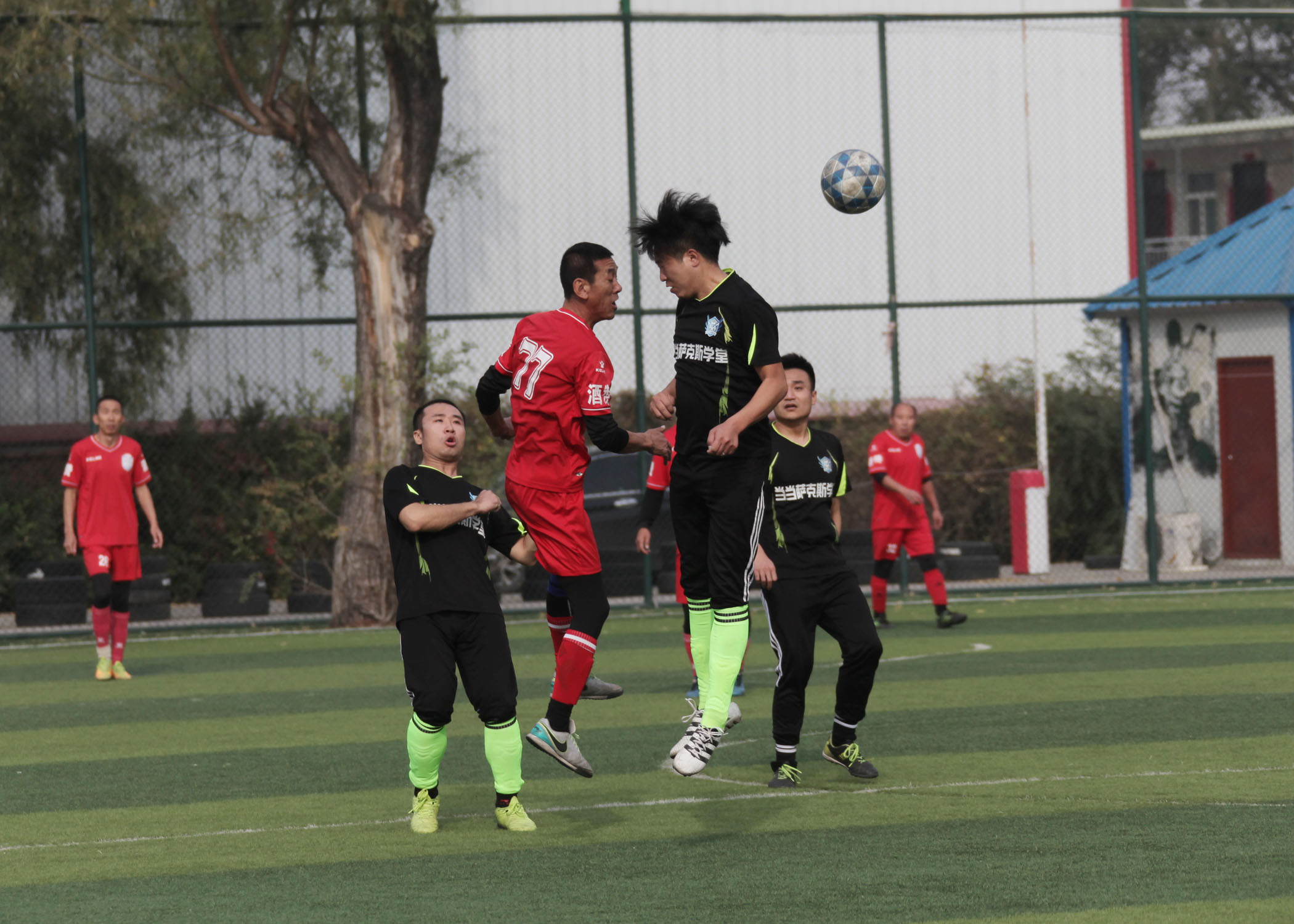 球队风采再次展现,赢得大家喝彩 球队风采再次展现,赢得大家喝彩