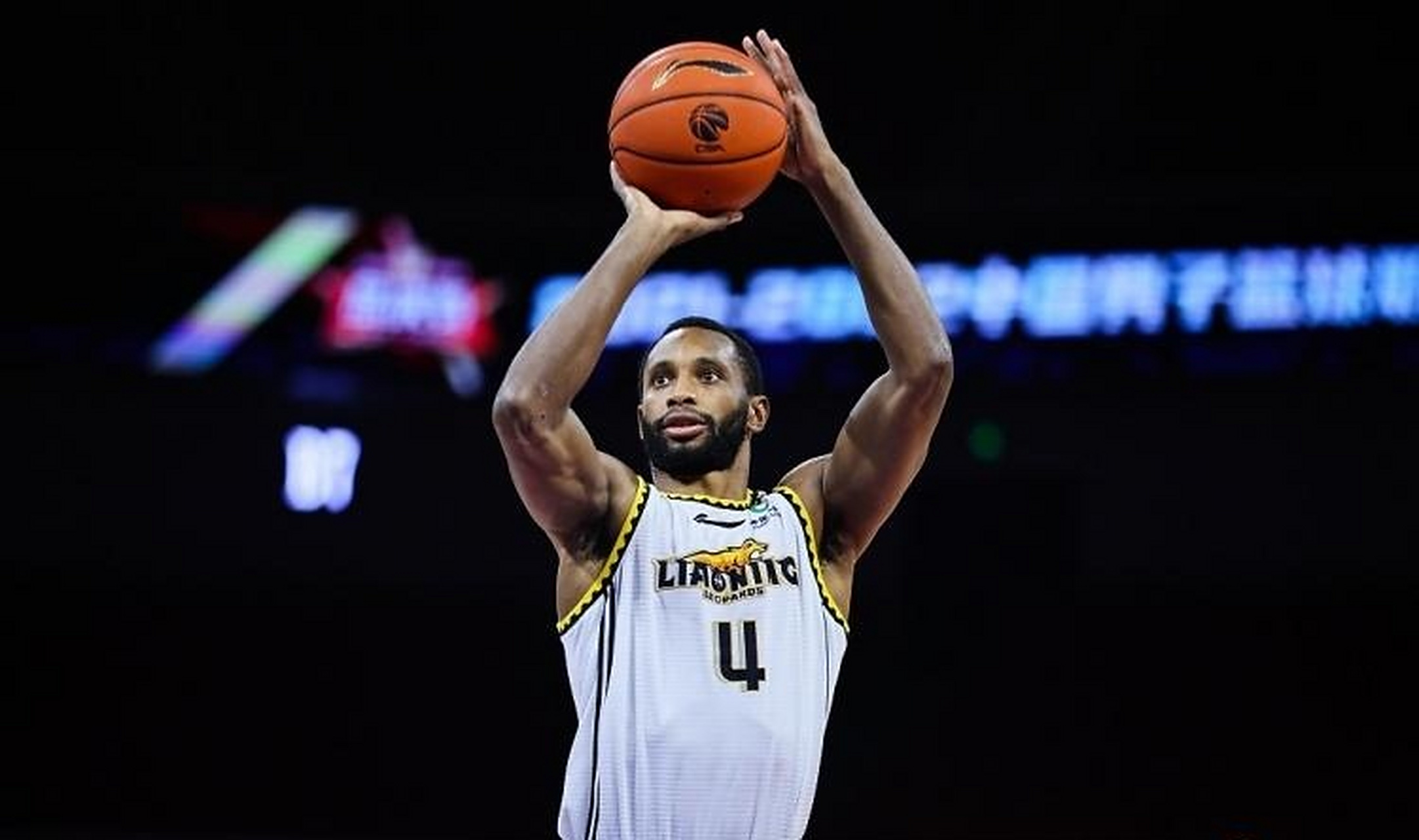 关于争夺冠军动向:各队实力悬殊,竞争激烈的信息 关于争夺冠军动向:各队实力悬殊,竞争激烈的信息