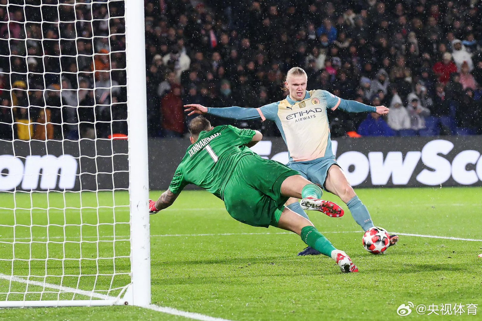 曼联客场逆转波尔图，挺进欧冠四强的简单介绍