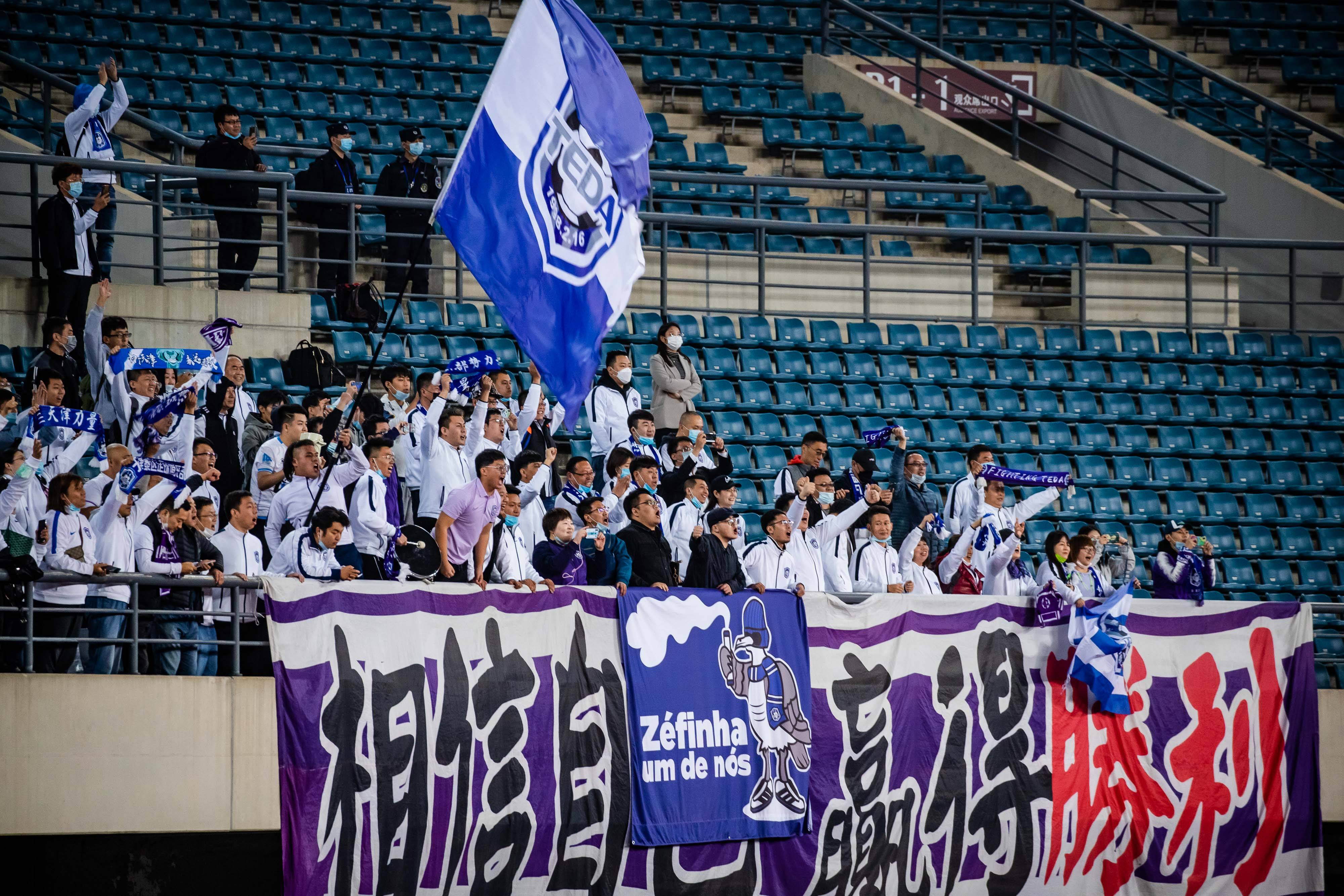 联赛曝光瞬间:天津泰达球员勇夺个人荣誉内部向上的简单介绍 联赛曝光瞬间:天津泰达球员勇夺个人荣誉内部向上的简单介绍