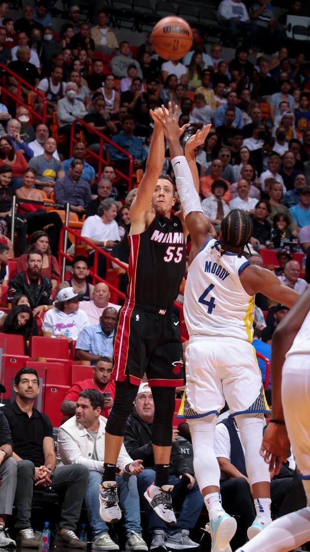 多伦多猛龙外线射手凯致力改进三分命中率的简单介绍 多伦多猛龙外线射手凯致力改进三分命中率的简单介绍