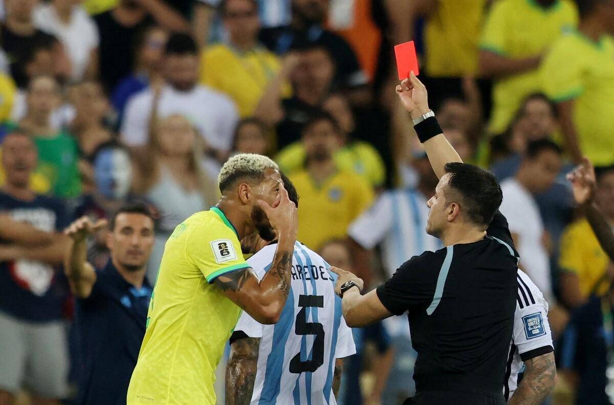 巴西击败阿根廷赢得重要比赛