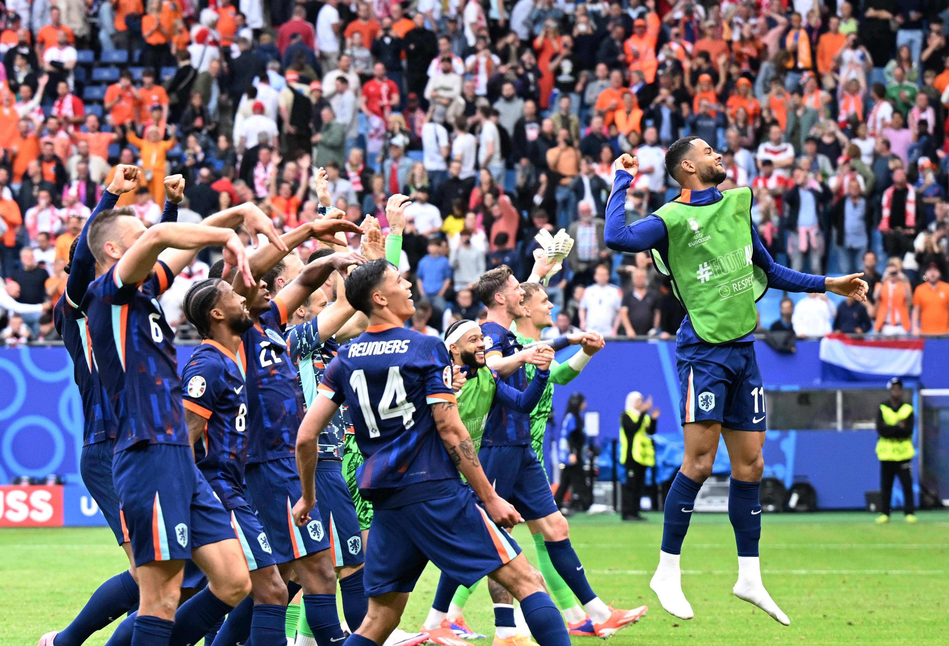 足球盛宴再度上演，现场热闹非凡