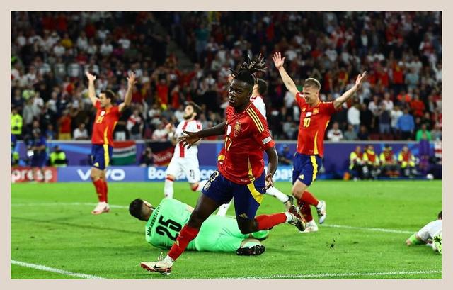 足球比赛中发生激动人心的一幕 足球比赛中发生激动人心的一幕