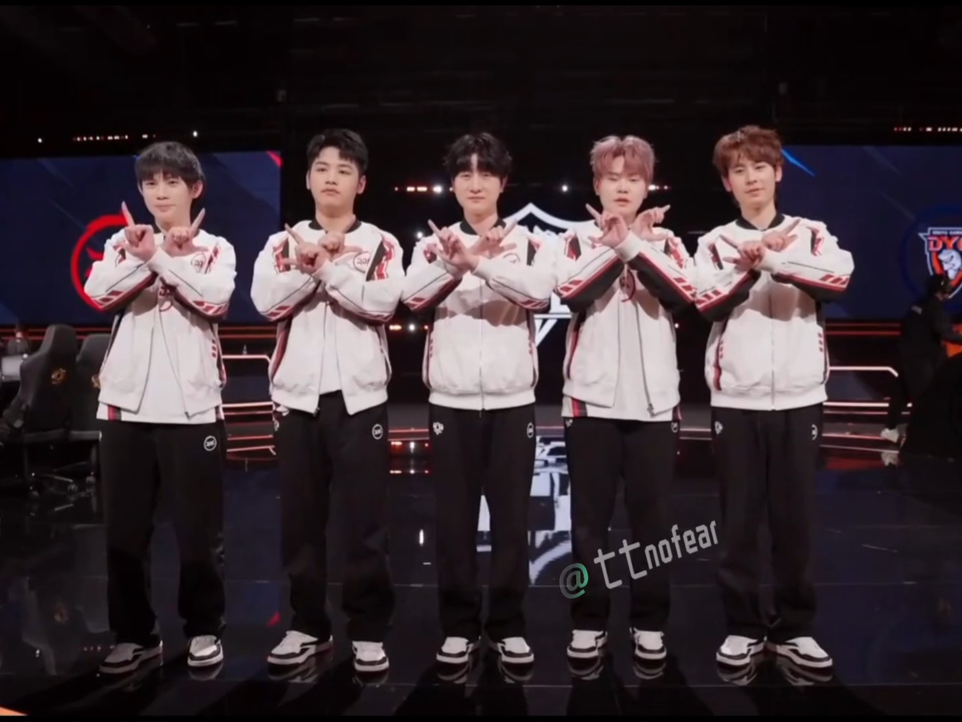 JDG横扫DRX,Knight单局斩获MVP成都决赛之夜3:1(深圳) JDG横扫DRX,Knight单局斩获MVP成都决赛之夜3:1(深圳)