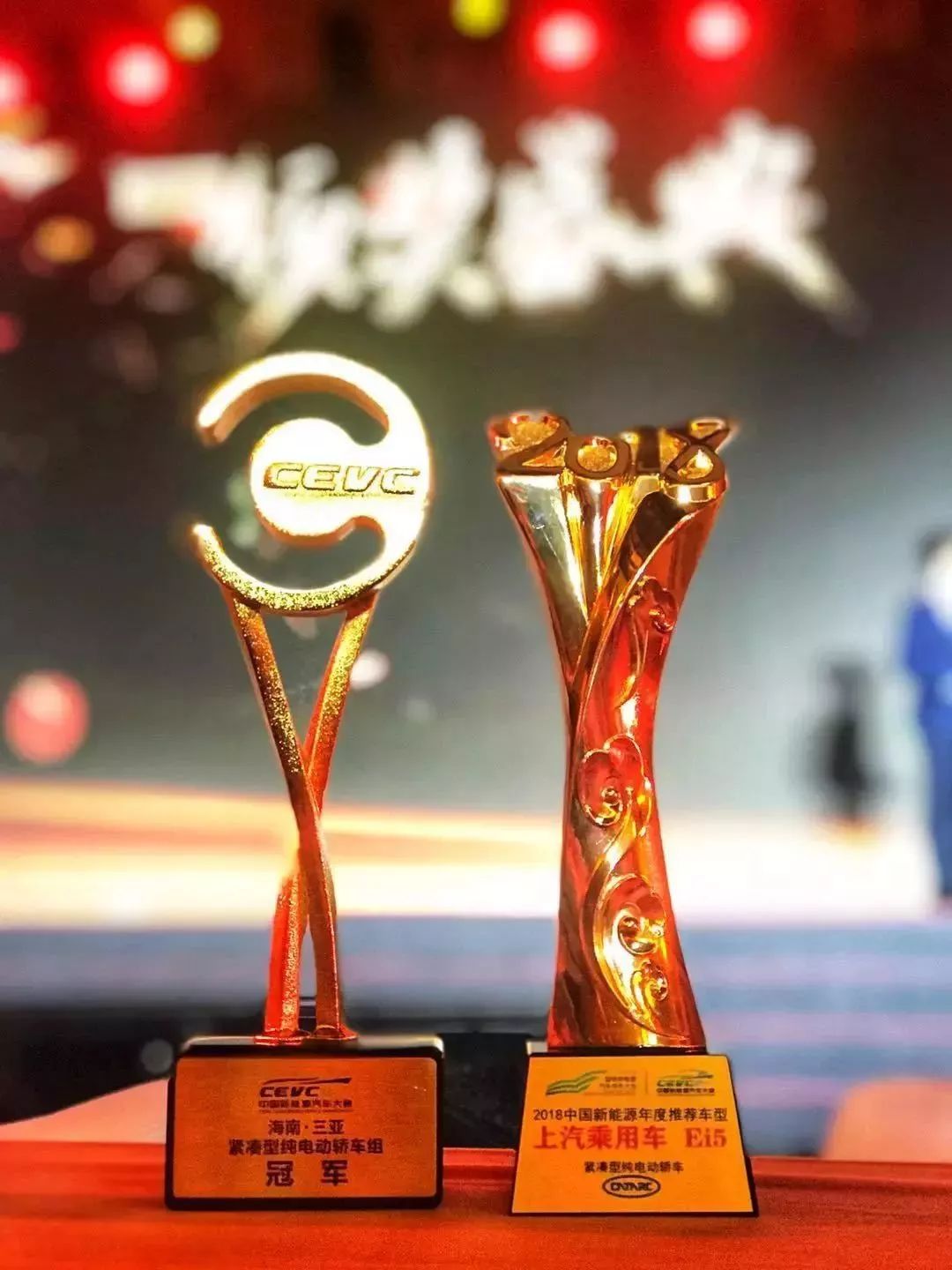 包含捷克共和国女子射箭队喜获冠军实至名归的词条