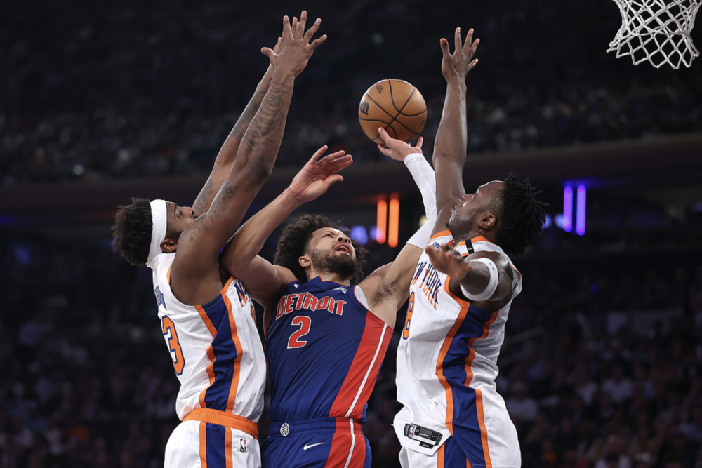 雄鹿大胜快船晋级季后赛