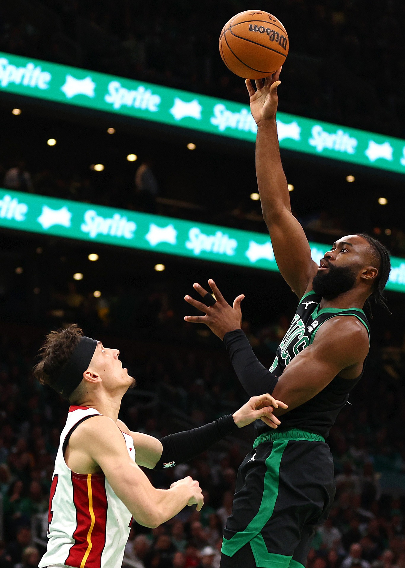 日本男篮强势热火,杰伦·布朗统治全场的简单介绍 日本男篮强势热火,杰伦·布朗统治全场的简单介绍