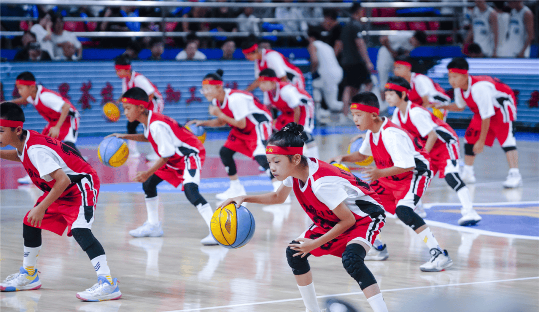 包含场面火爆!CBA观众席沸腾不已的词条 包含场面火爆!CBA观众席沸腾不已的词条