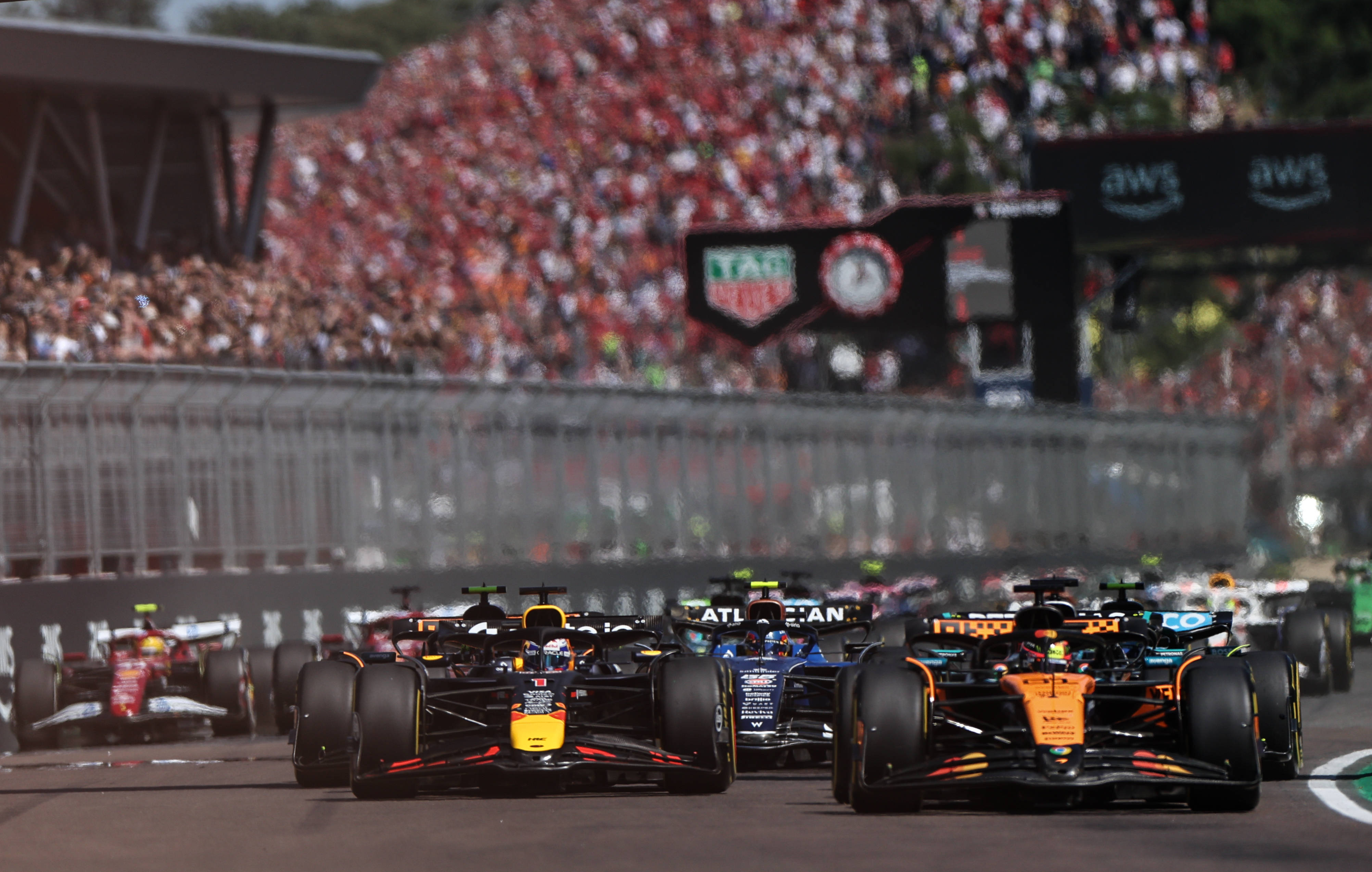 红牛二队轻取梅赛德斯,塞恩斯统治全场的简单介绍 红牛二队轻取梅赛德斯,塞恩斯统治全场的简单介绍