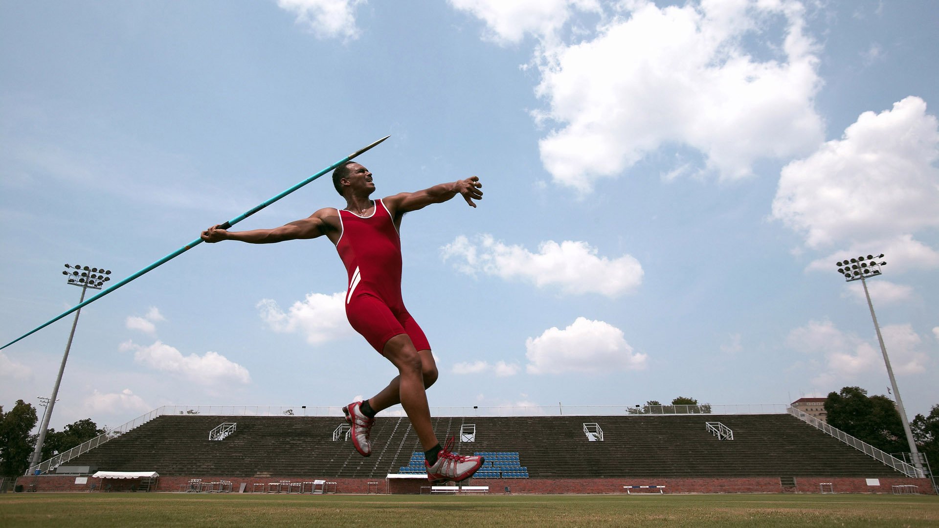双线狂欢，瑞典足球绝杀墨西哥，凯塞多F1揭幕战一骑绝尘