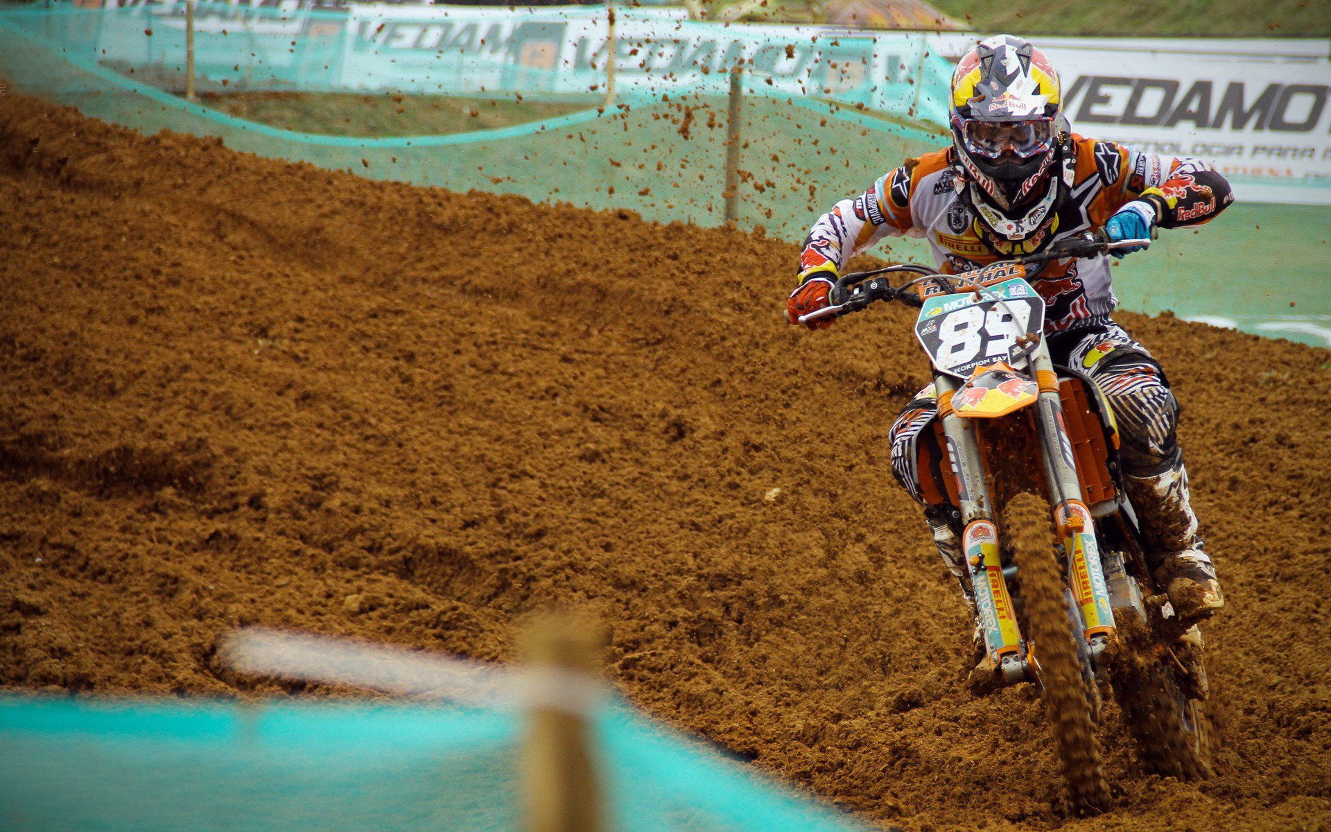 意甲焦点战之夜，斯通斯压力下完成爆发