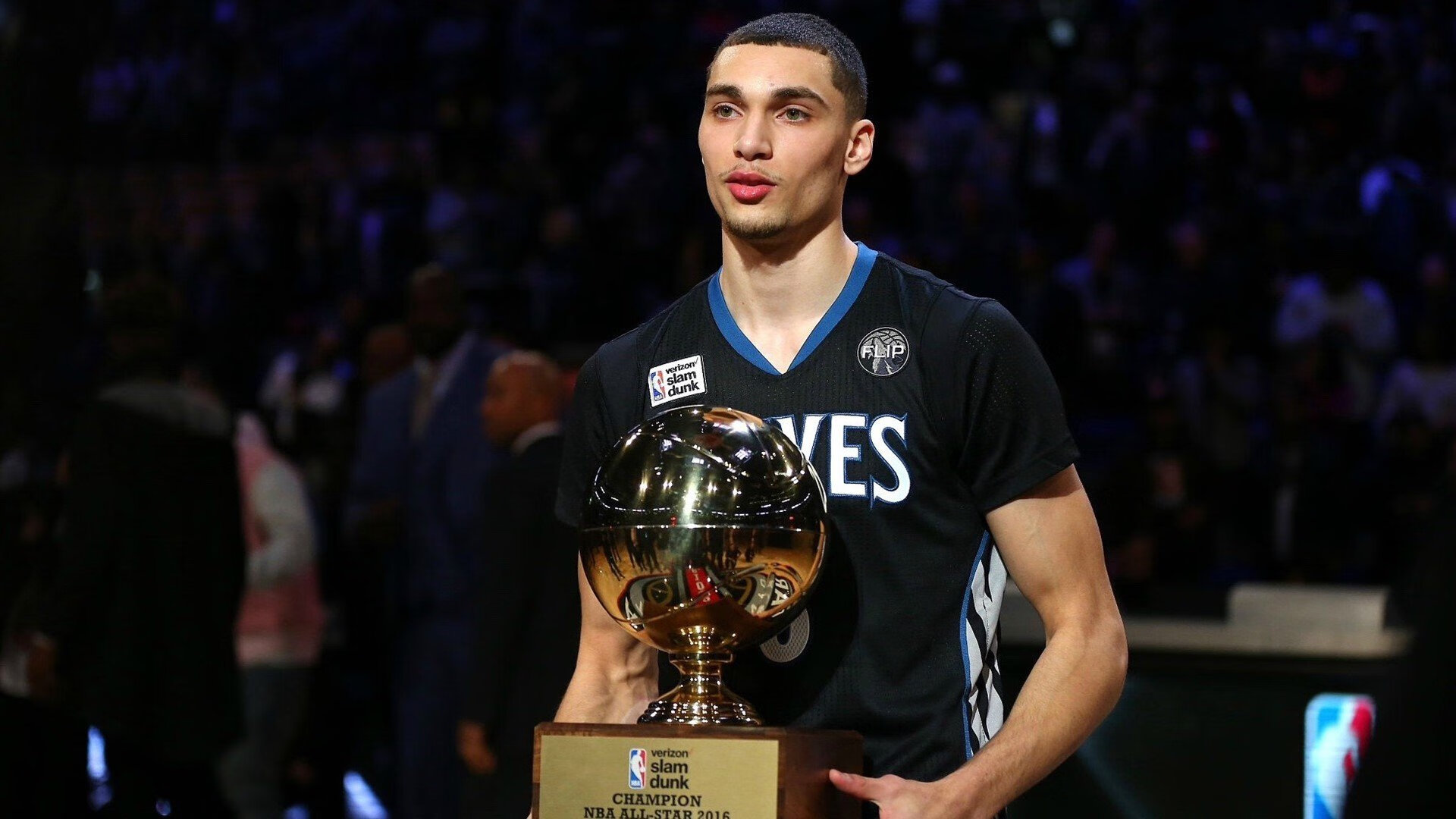 欧文单骑闯关！连续得分狂潮击碎浙江队防线，独行侠逆境中杀出血路