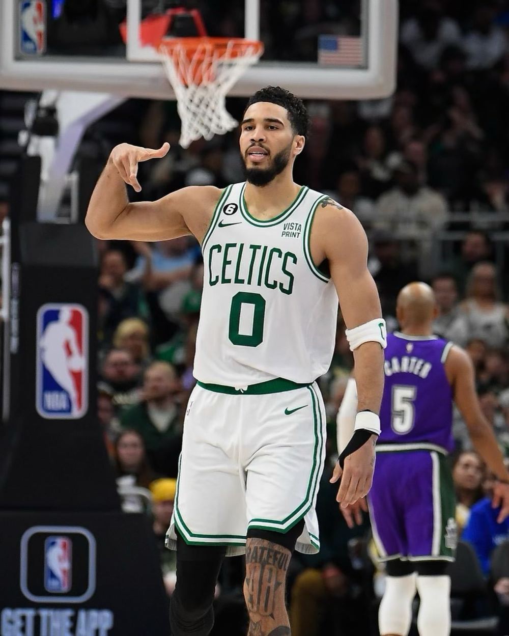 塔图姆打出统治级数据，雄鹿鏖战太阳