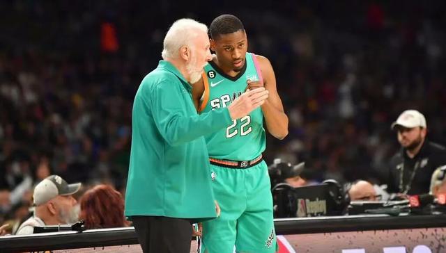 欧冠决赛焦点战，雷霆强势拿下灰熊