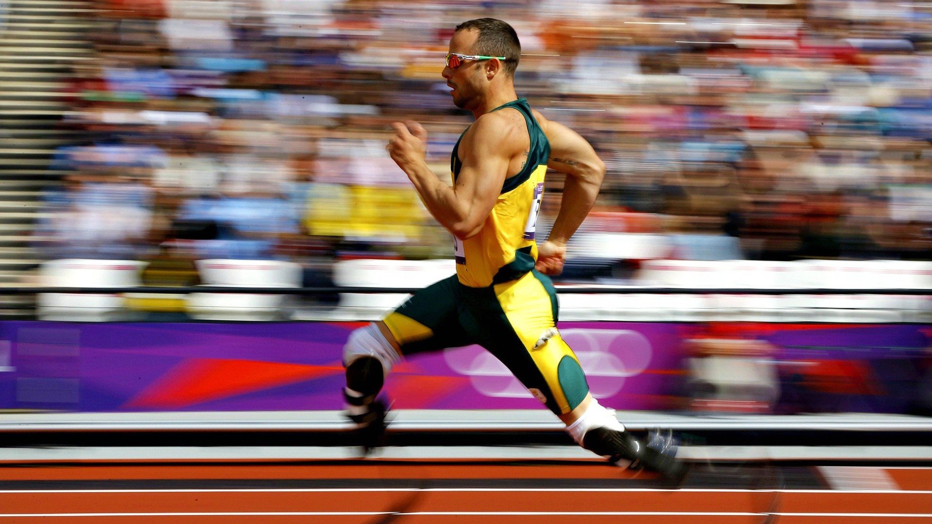 金色轰炸机摧毁北欧防线！莱万惊天远射让波兰与瑞典之争提前落幕